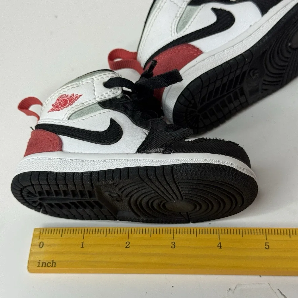 Jordan Unisex Baby/Toddler Mid Top Sneakers US 4C White/Black/Red BQ6933-100